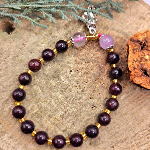 Beautiful Nature Red Garnet Mixed Crystal lucky Cat Charm Bracelet - Picture 2 of 10